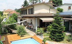 B&B Artistic House